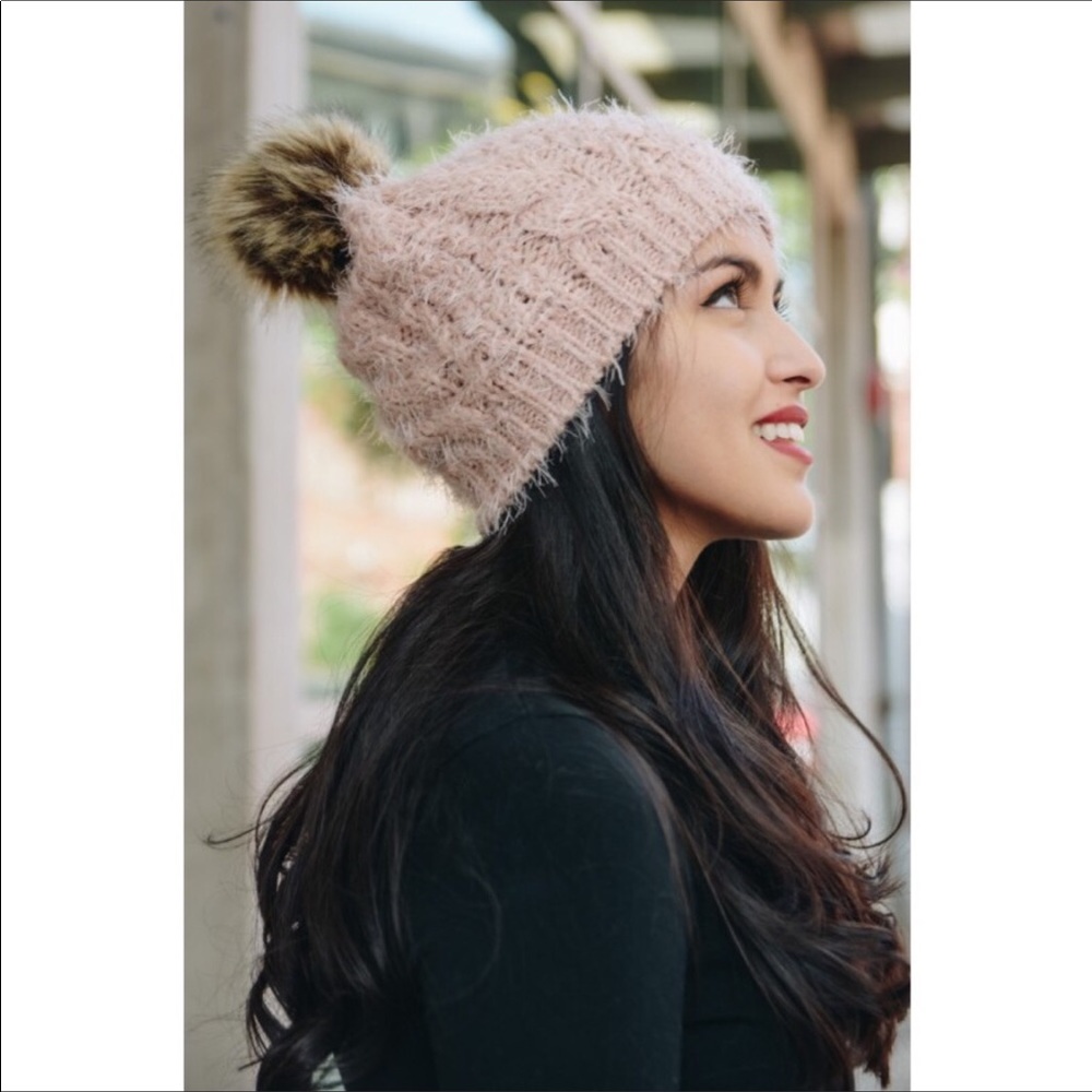BLUSH PINK Fuzzy Snow❄️🐰Bunny Winter Hat w/Pom